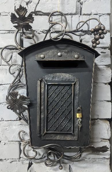 Кованый почтовый ящик &laquo;Виноград&raquo; KB-VIN-L-BL-06 фото